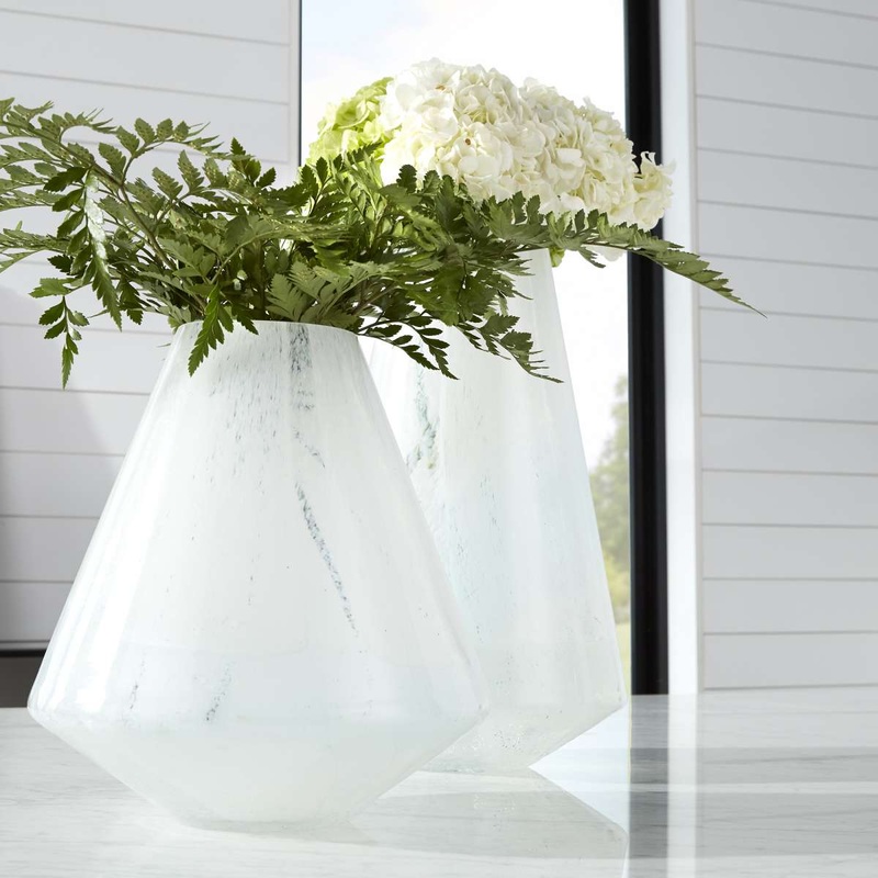 Small Backdrift Vase By Cyan Design